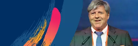 Professor Scheinert speaking at the podium at LINC